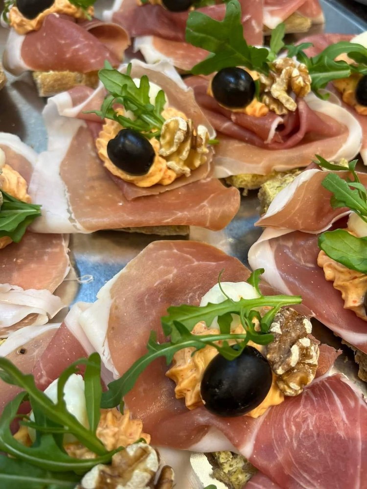 484571594 657976886757826 2973423367342254678 N 750X1000